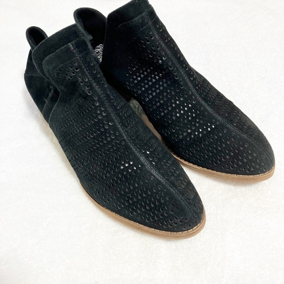 Vince Camuto 🔥SALE🔥 black suede perforated versatile booties Sz 8.5/39 - Picture 6 of 8